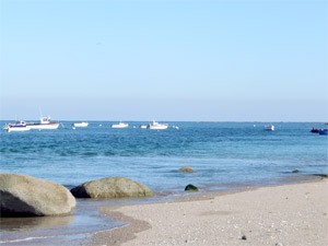 Location Cotentin mer-gîte de bord de mer-Bateau sur la plage